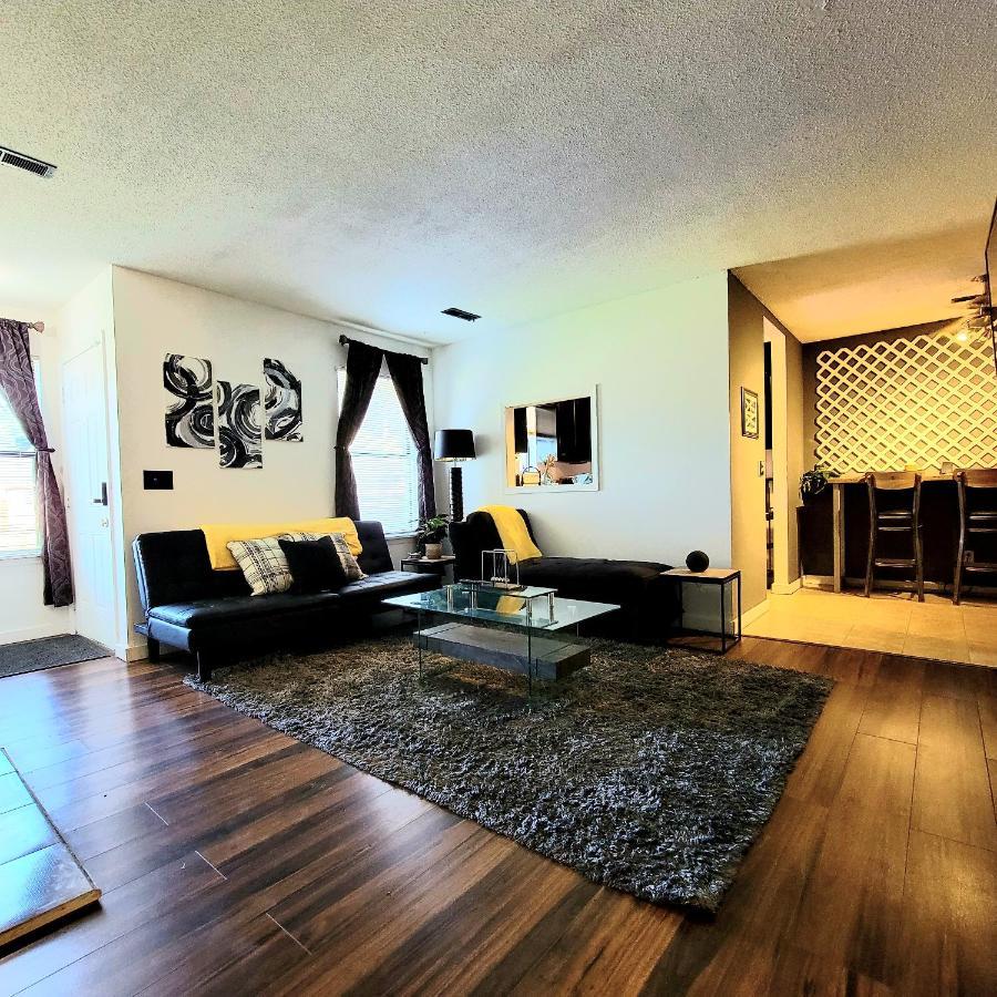 Hi-tek-duplex A-two 75in 4k Led Holiday home Charleston