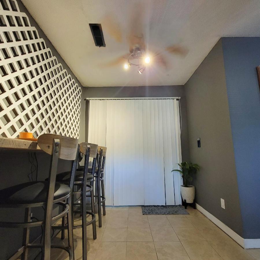 Hi-tek-duplex A-two 75in 4k Led Holiday home *